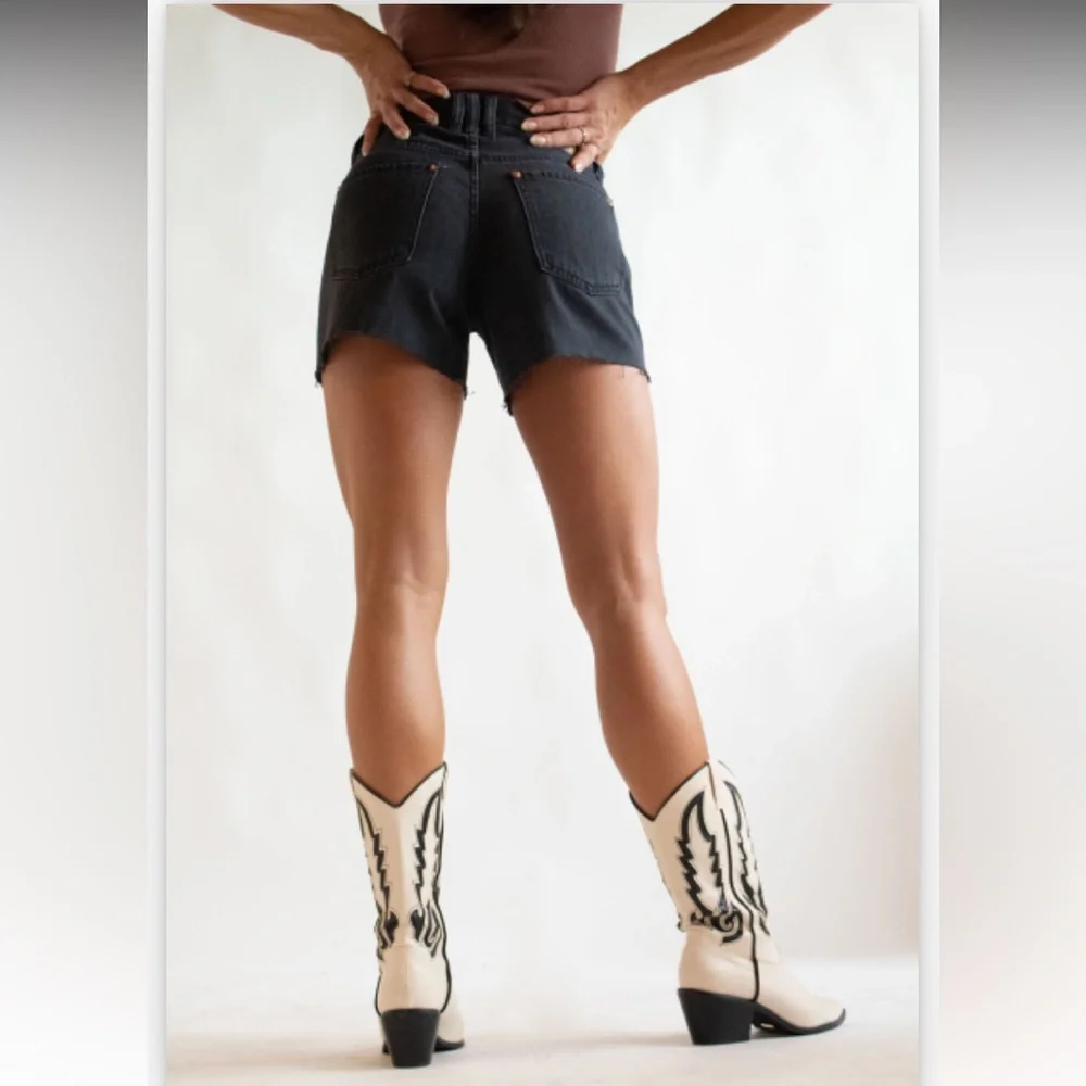 FREE PEOPLE Ivy Mid Rise Denim Shorts Faded Black Room Rocker - Picture 2 of 8